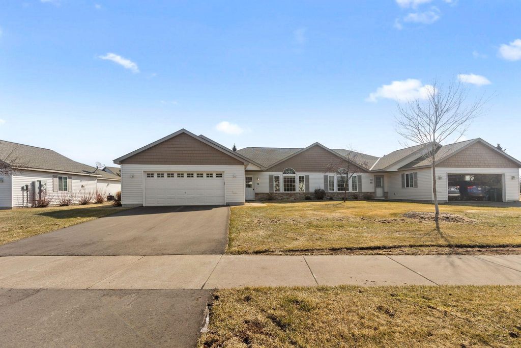 Photo of 74 Stratford Way, Hudson, WI 54016 (MLS # 7044091)