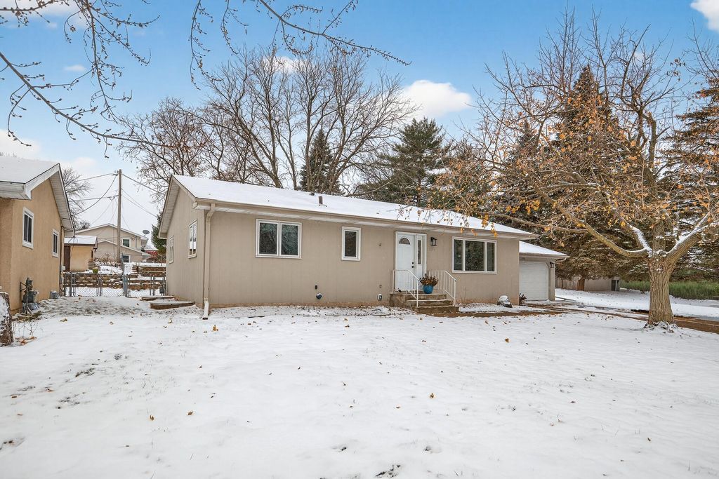 Photo of 1360 County Road C E, Maplewood, MN 55109 (MLS # 6822636)