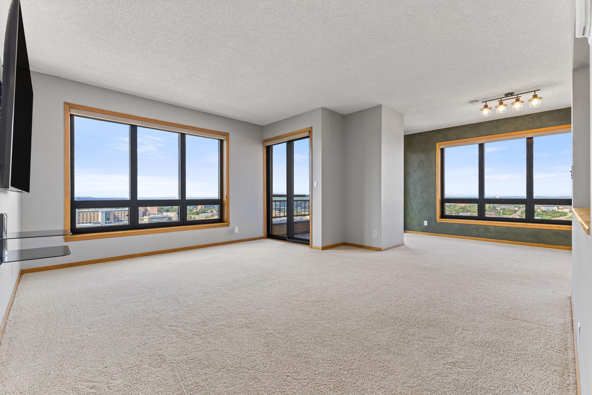 168 6th Street E 2905