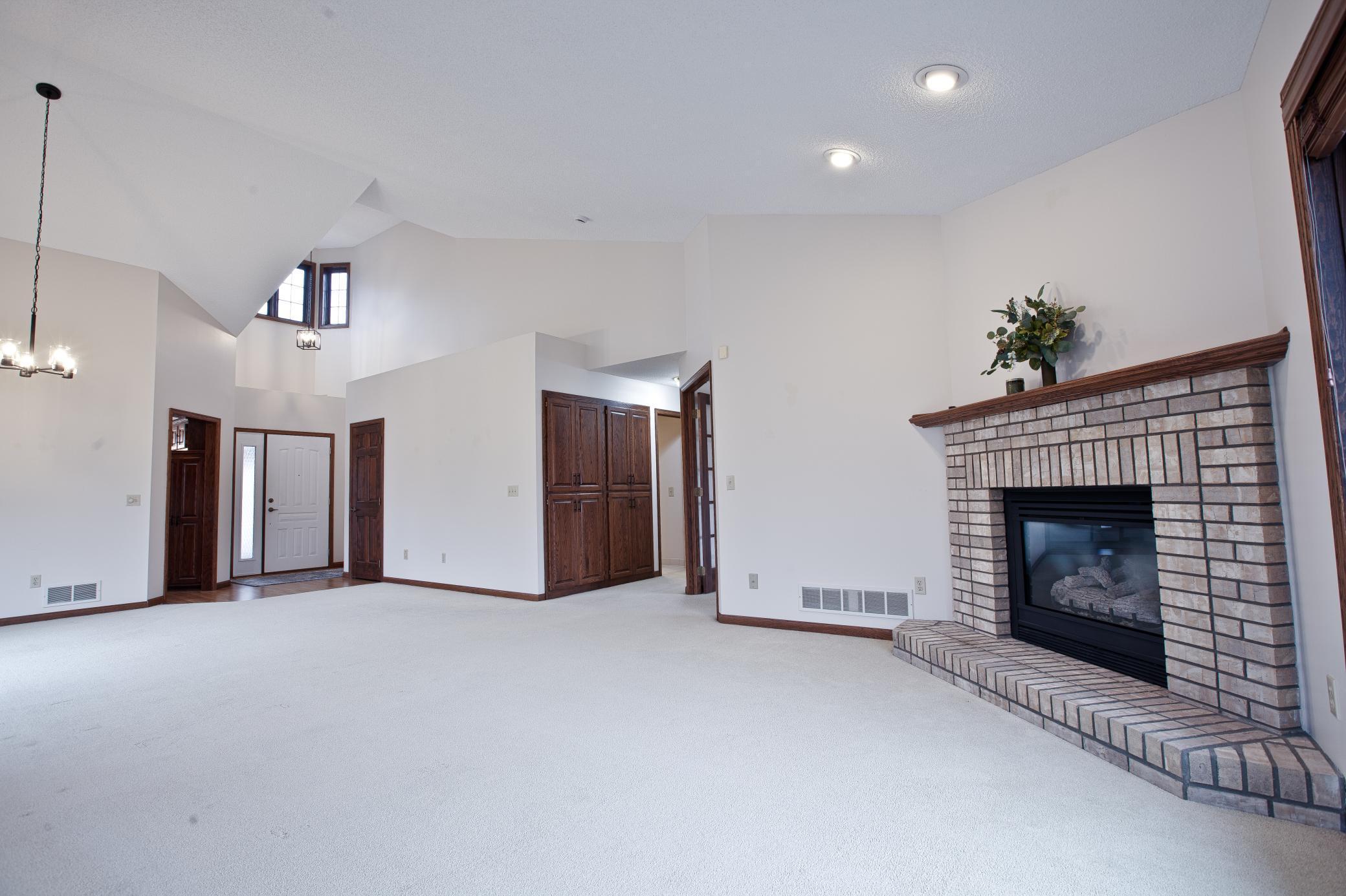 1212 Silverthorn Court