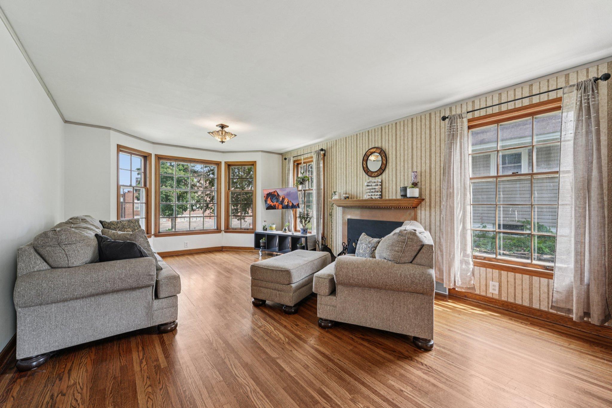 319 5th Avenue N