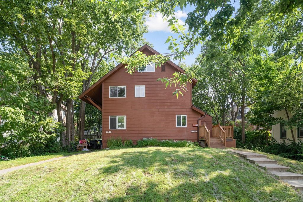 Photo of 1040 13th Avenue SE, Minneapolis, MN 55414 (MLS # 6722031)