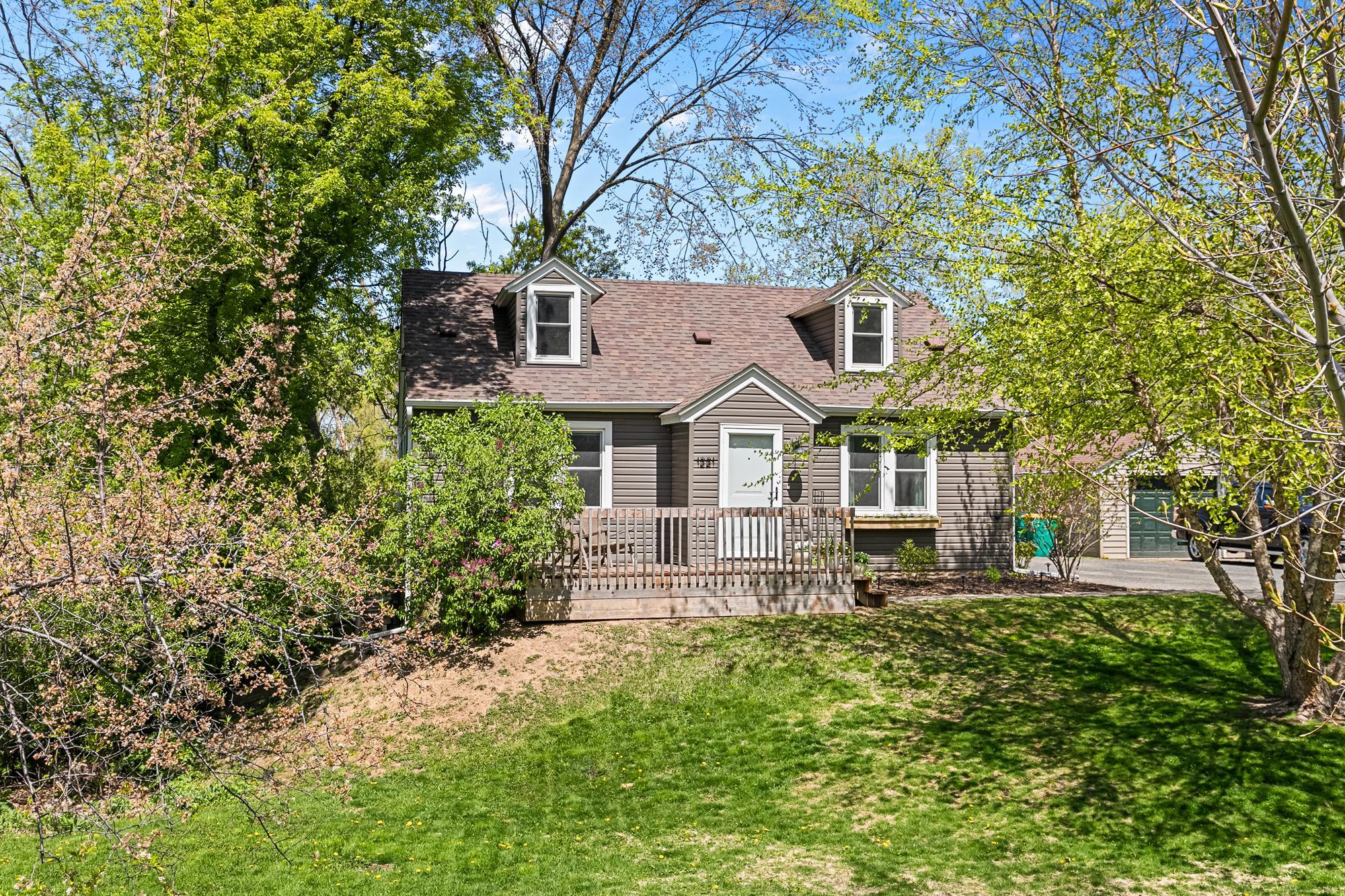 1221 County Road D E
