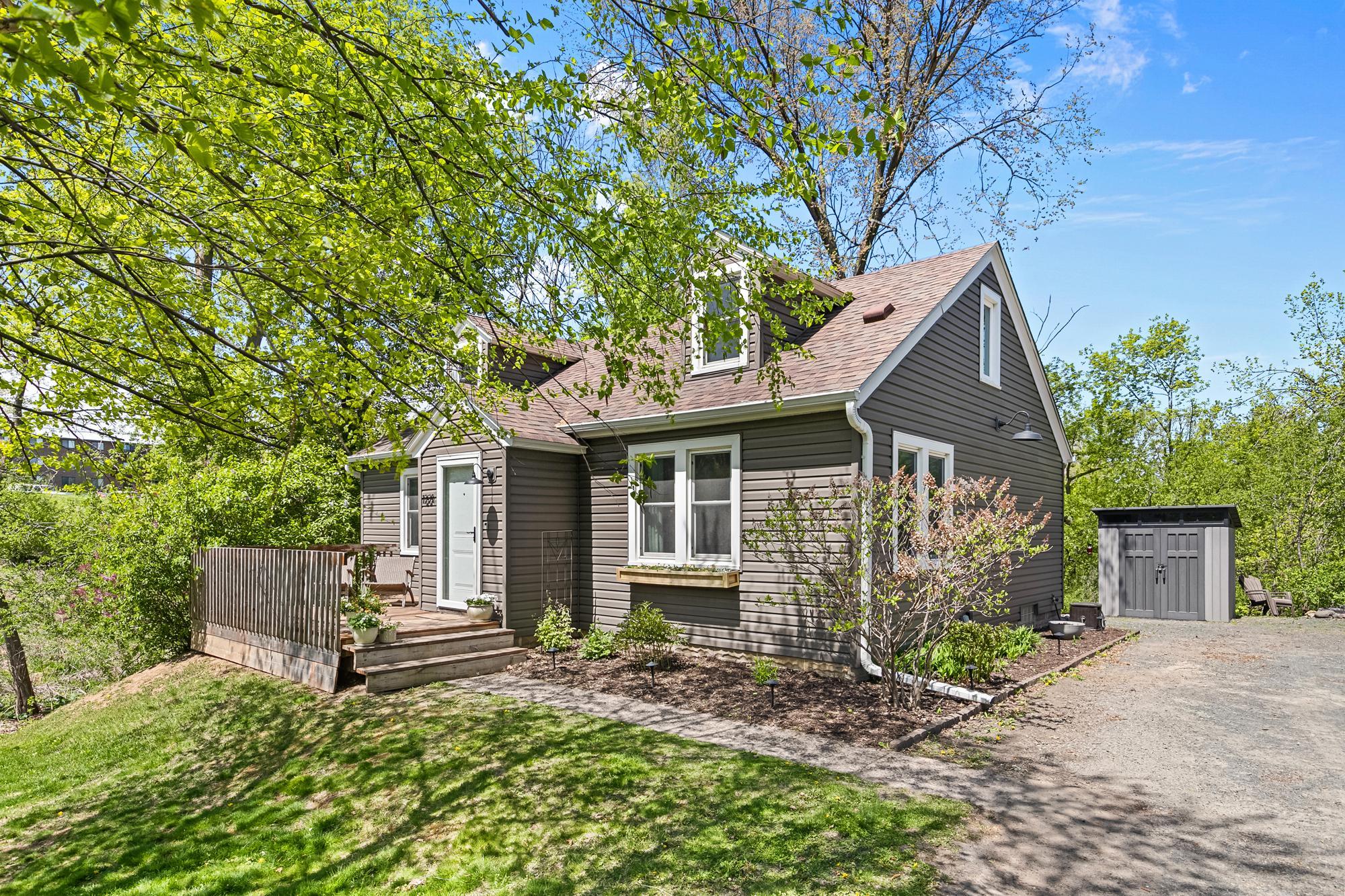 1221 County Road D E