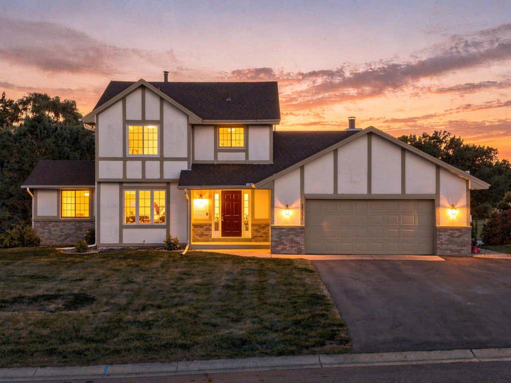 Photo of 2331 Schoolmaster Drive, Chaska, MN 55318 (MLS # 7127293)