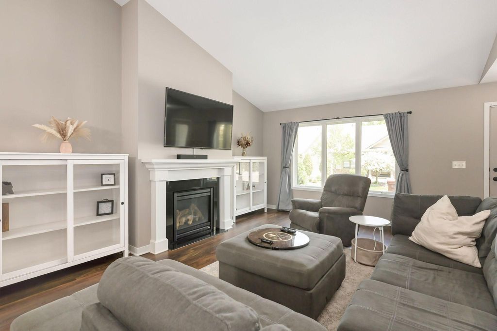 Photo of 1003 Farrell Street S, Maplewood, MN 55119 (MLS # 7077147)