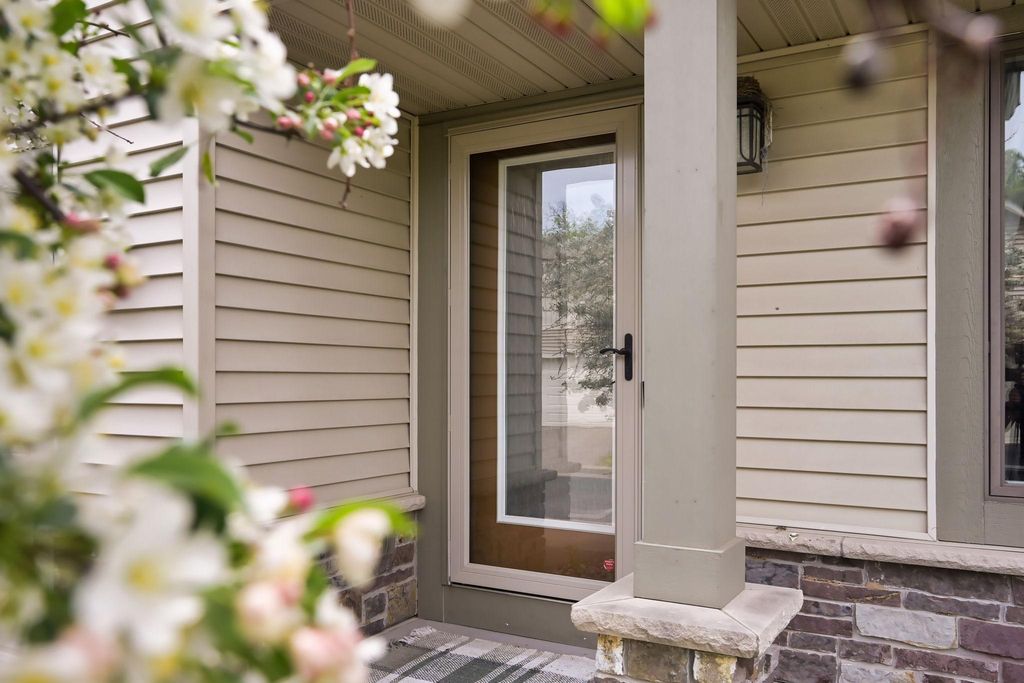 Photo of 1003 Farrell Street S, Maplewood, MN 55119 (MLS # 7077147)