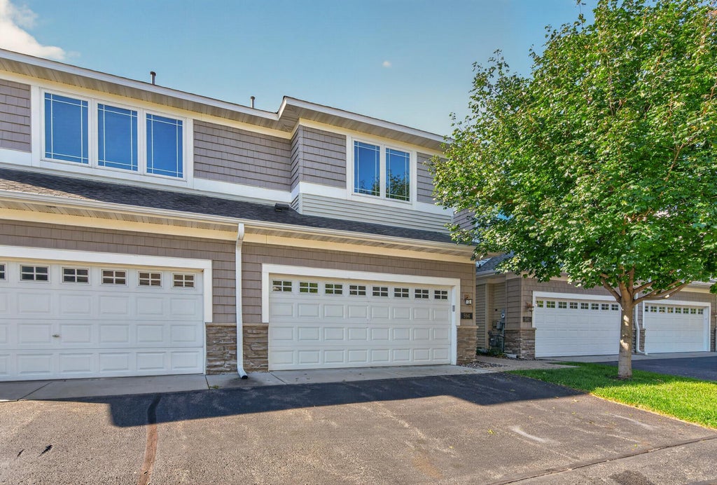 Photo of 594 Sutherland Drive, Woodbury, MN 55129 (MLS # 7163548)