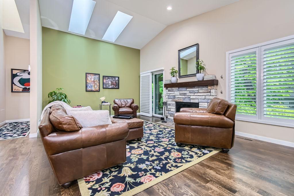 1104 Hollybrook Drive