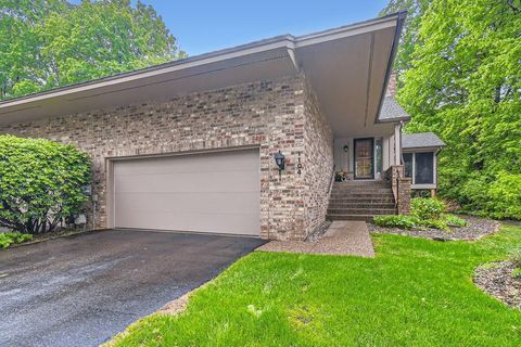 1104 Hollybrook Drive Wayzata MN 55391