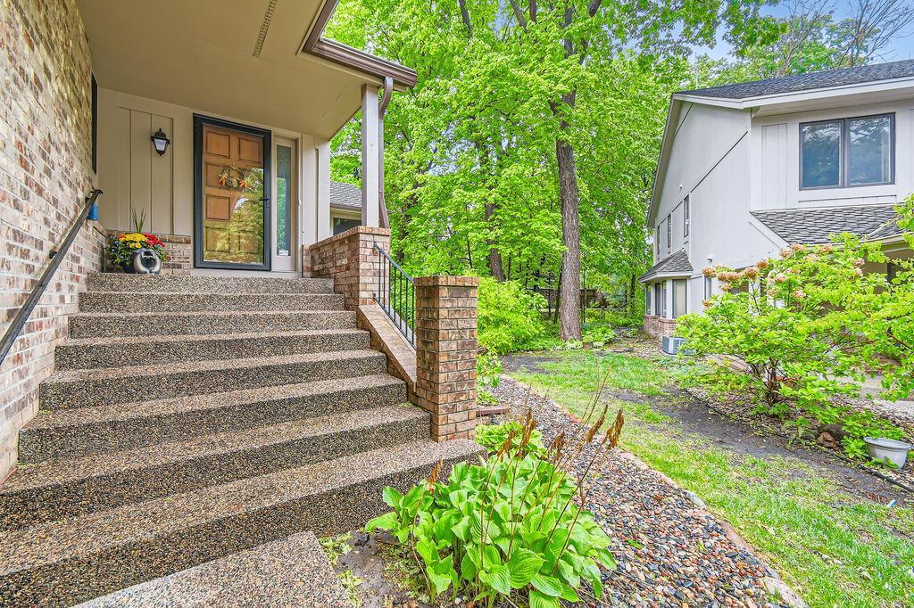 1104 Hollybrook Drive
