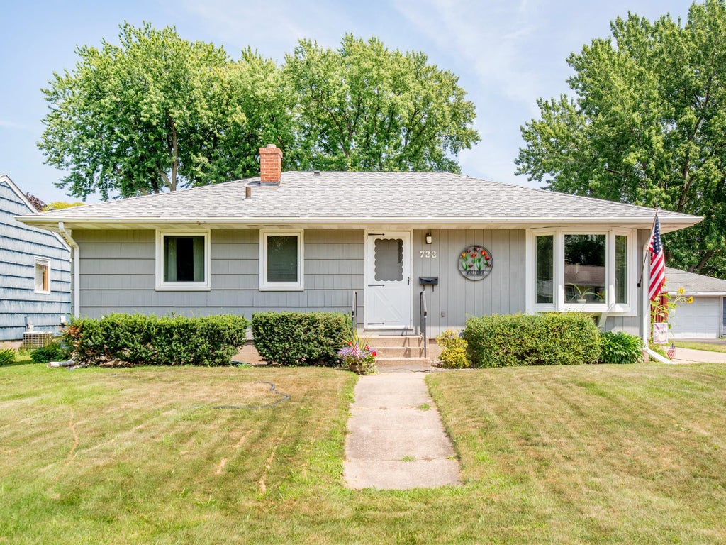 Photo of 722 24th Avenue N, South Saint Paul, MN 55075 (MLS # 7114956)