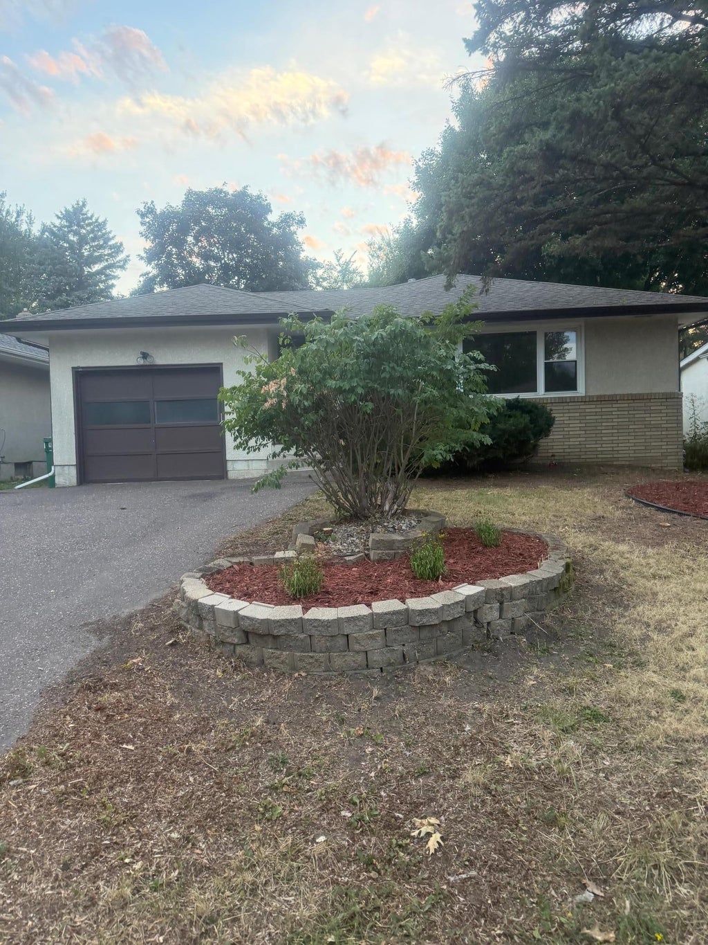 Photo of 1527 Winchell Street, Saint Paul, MN 55106 (MLS # 7137120)