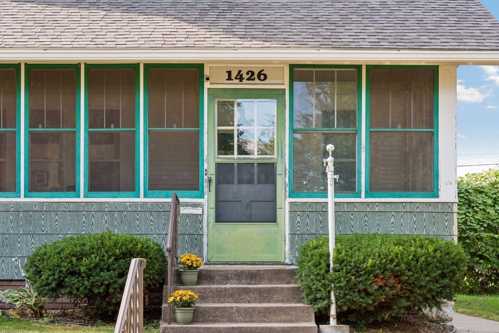 Photo of 1426 Edmund Avenue, Saint Paul, MN 55104 (MLS # 7135332)
