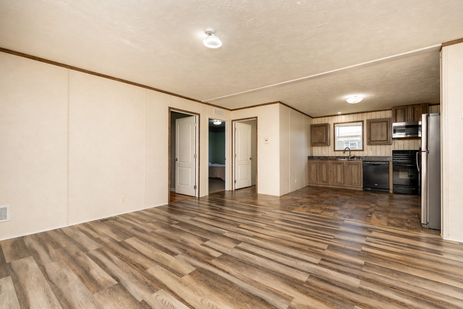 923 Hamlet Circle