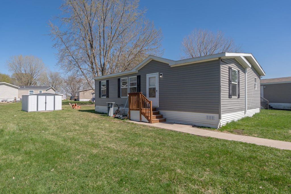 Photo of 923 Hamlet Circle, Lakeville, MN 55044 (MLS # 7056634)