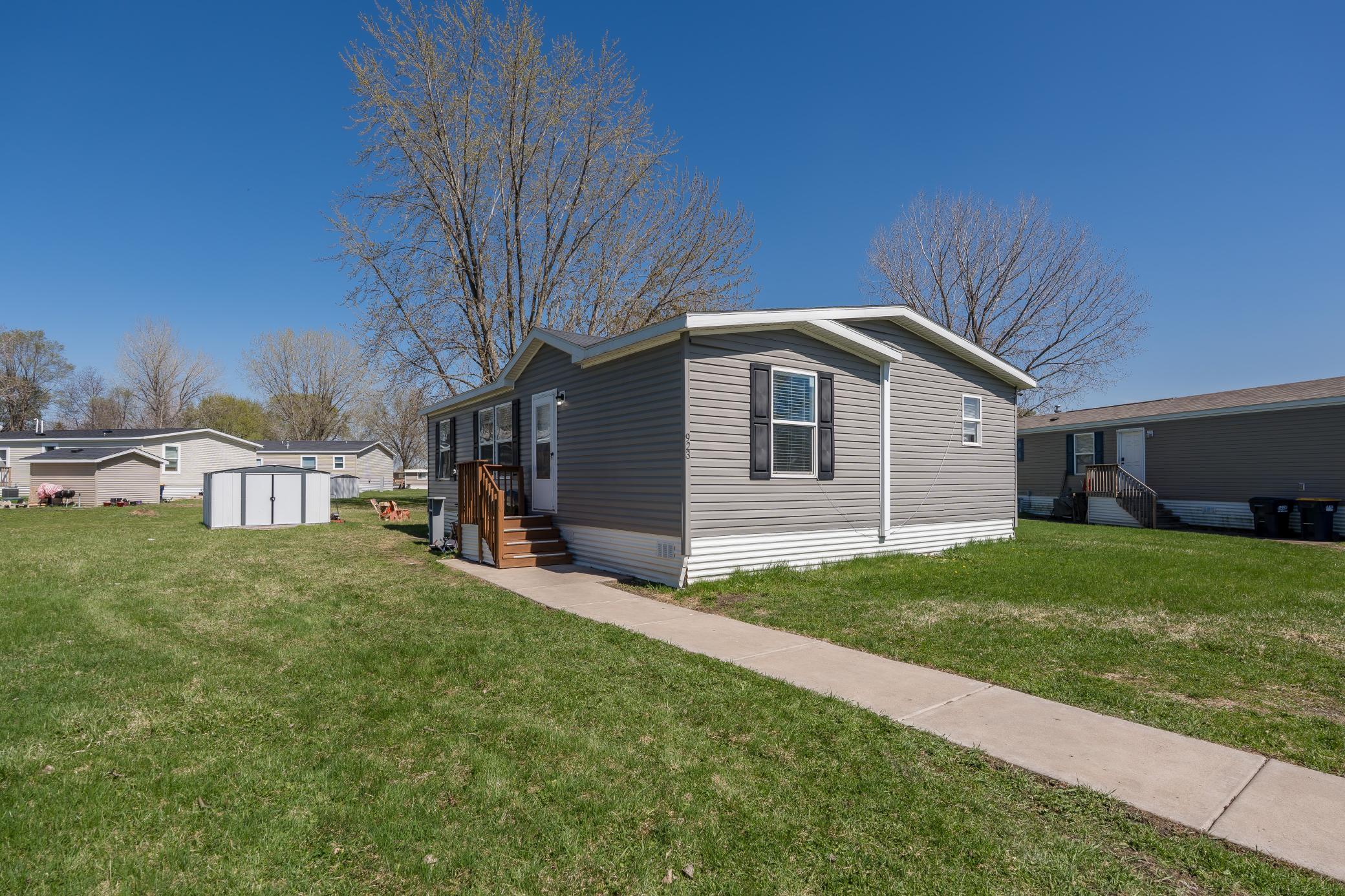 923 Hamlet Circle