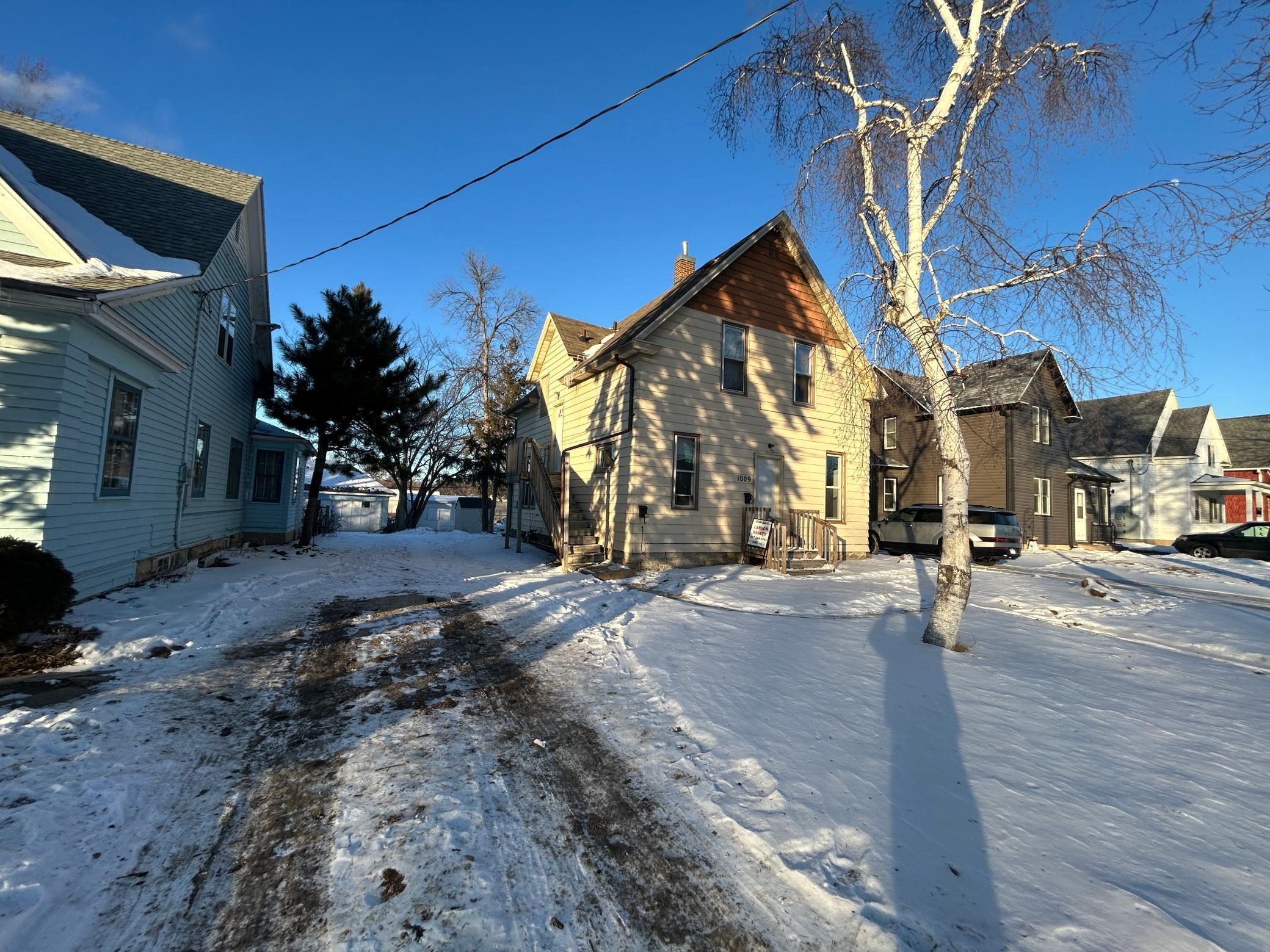 1009 E Center Street