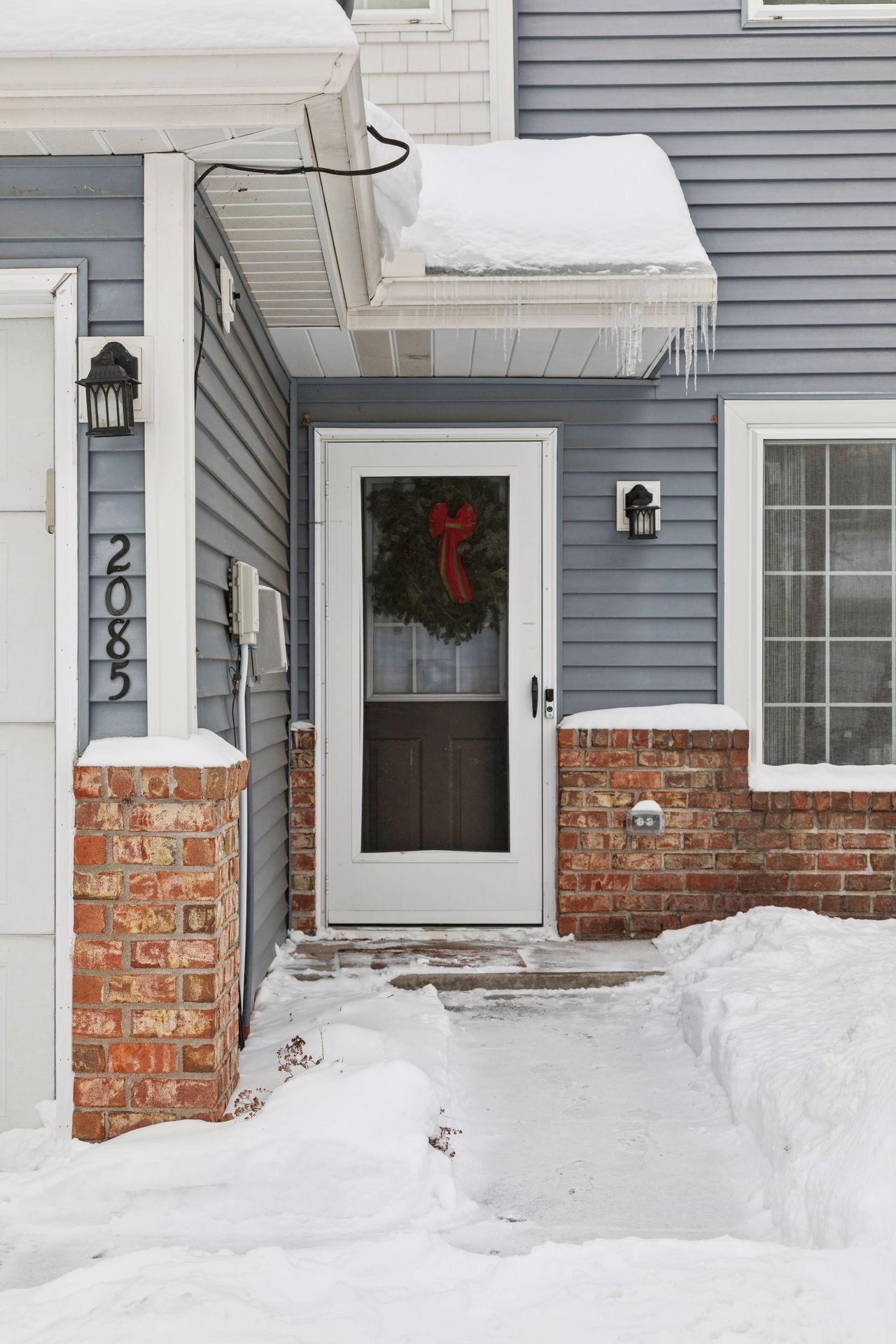 2085 Gresham Avenue N