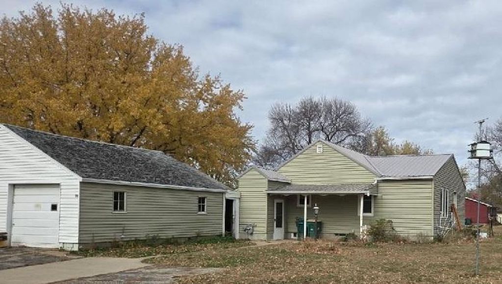 Photo of 703 Muir Avenue, Jackson, MN 56143 (MLS # 6810096)