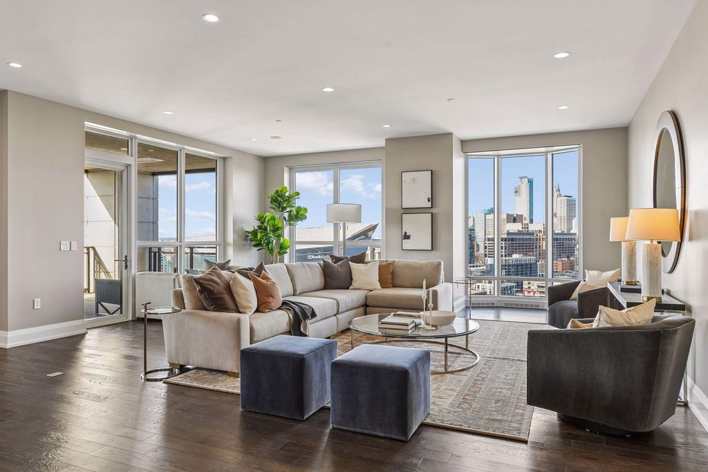 Photo of 1111 W River Parkway #21B, Minneapolis, MN 55415 (MLS # 7023800)