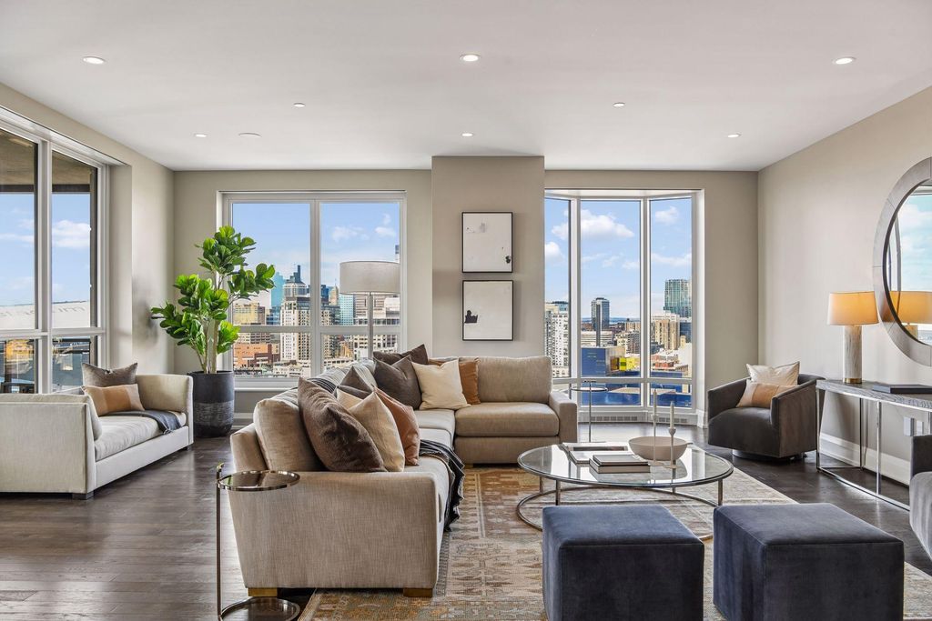 Photo of 1111 W River Parkway #21B, Minneapolis, MN 55415 (MLS # 7023800)