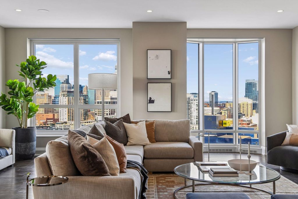 Photo of 1111 W River Parkway #21B, Minneapolis, MN 55415 (MLS # 7023800)