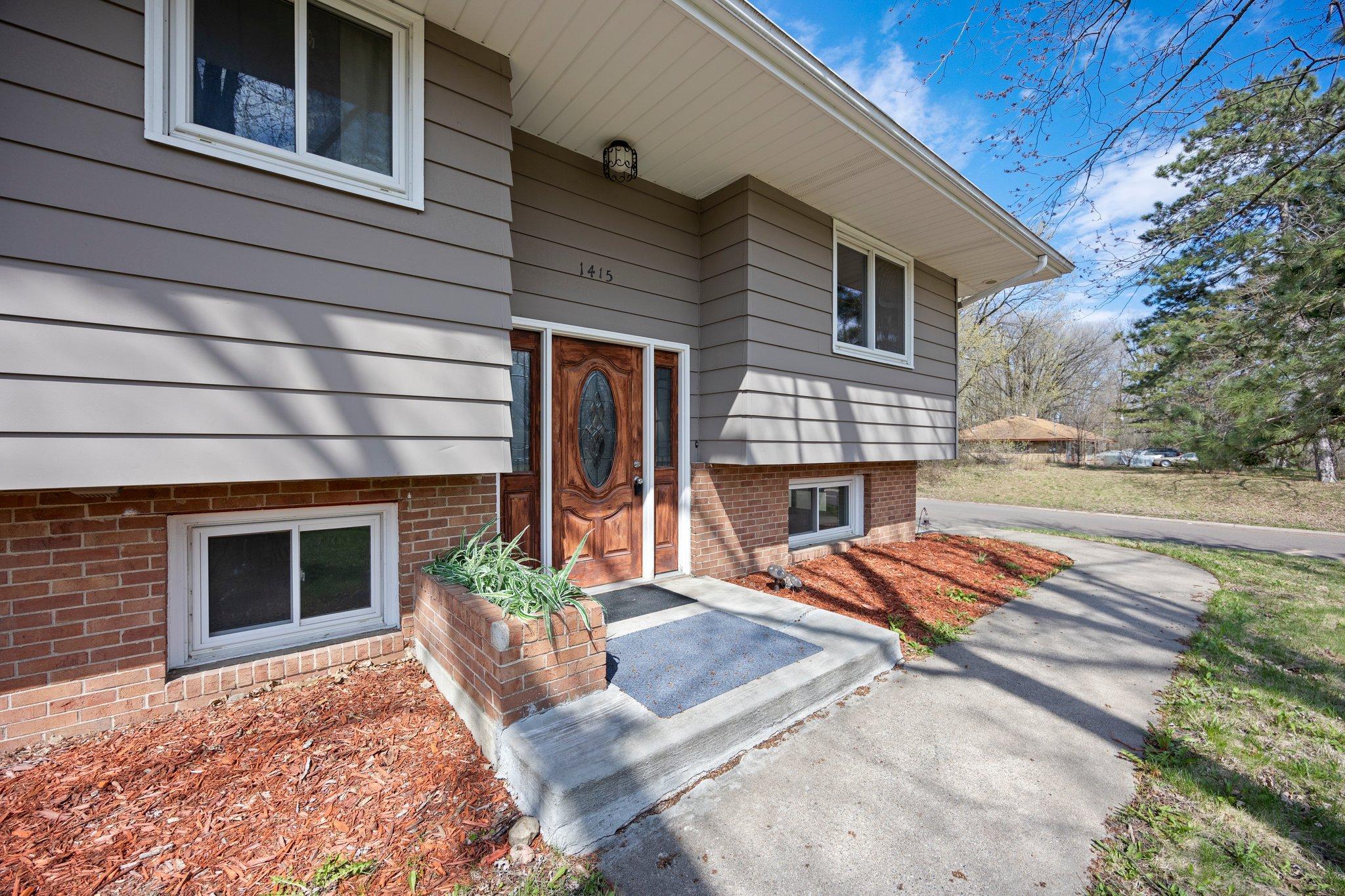 1415 County Road E W
