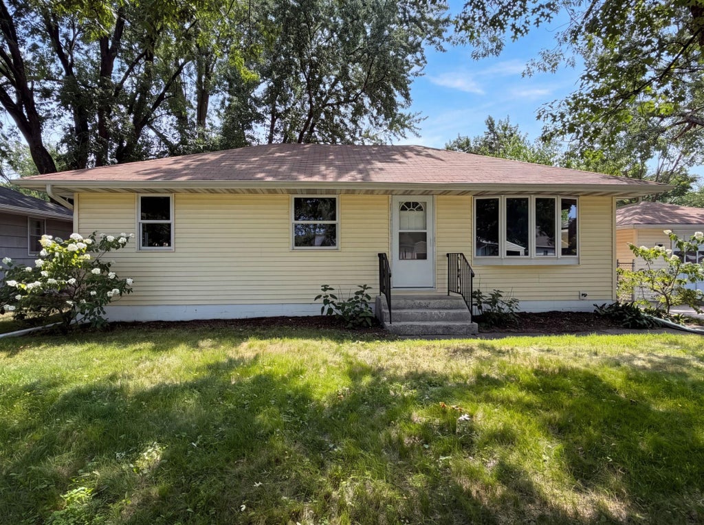 Photo of 1710 Oakwood Drive, Shoreview, MN 55126 (MLS # 7123734)