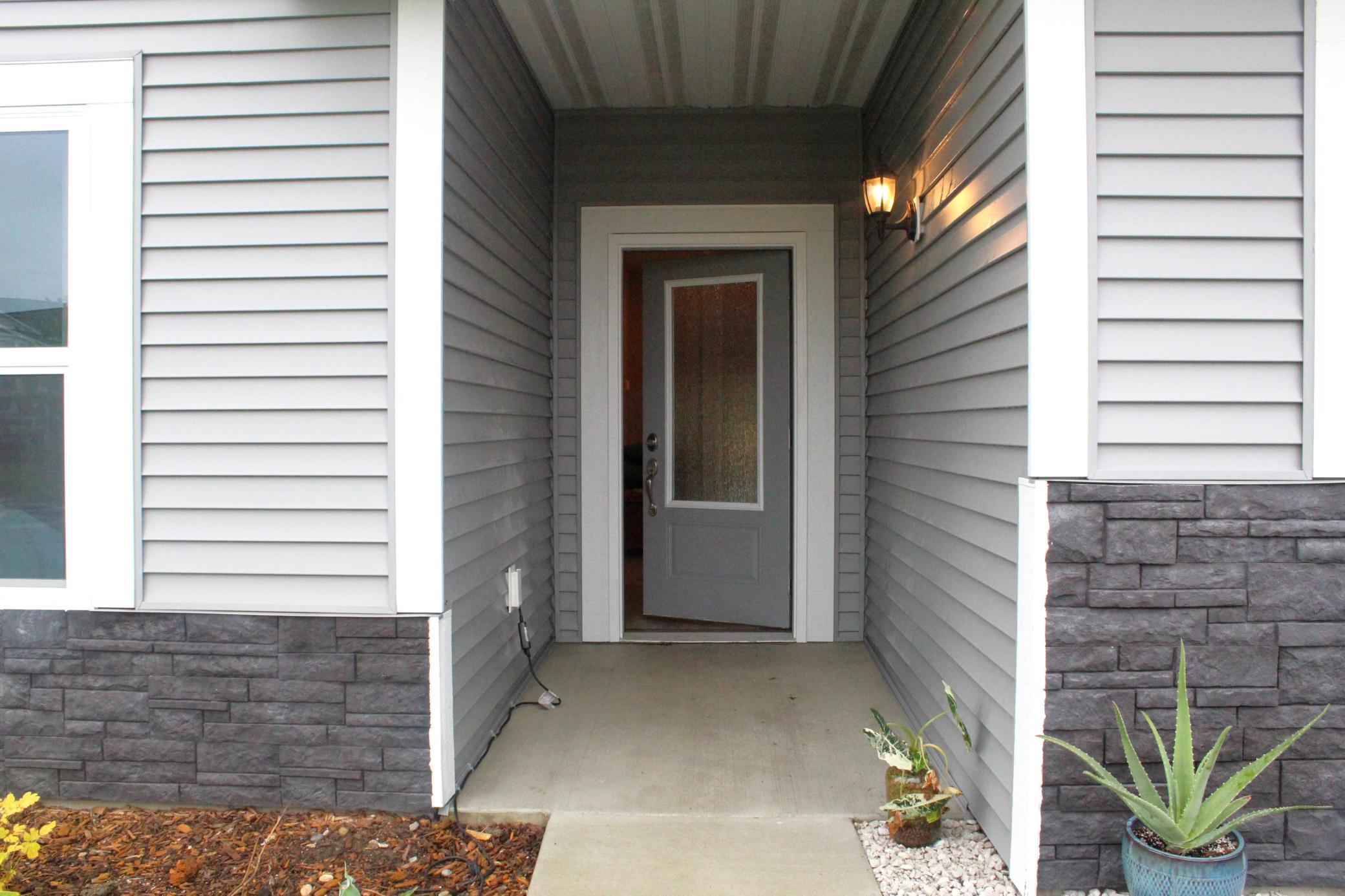 511 Valley Drive W