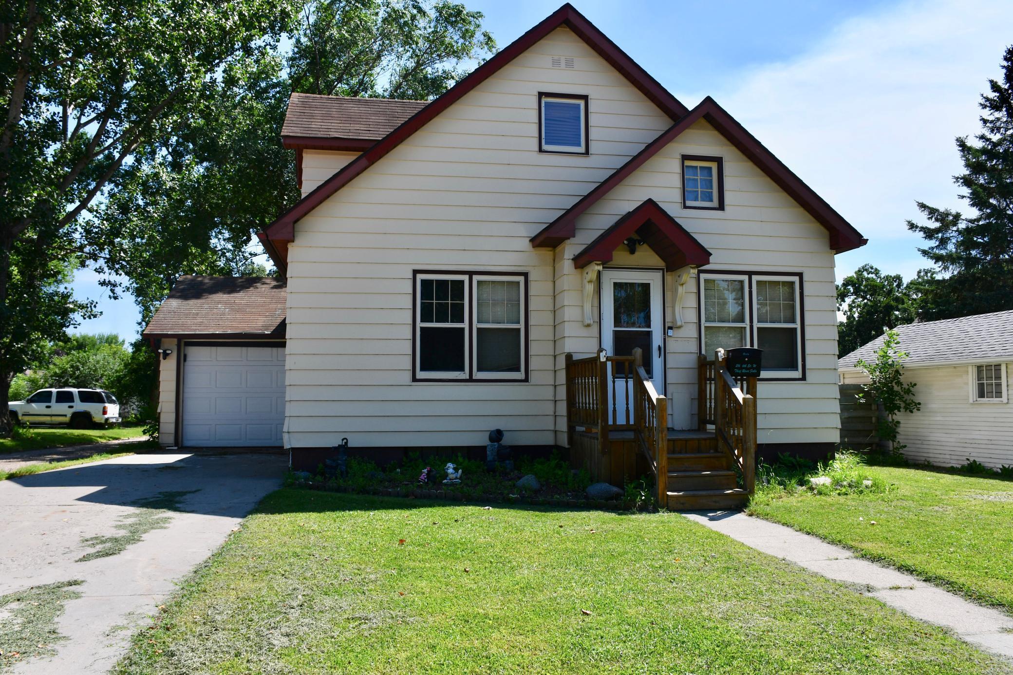 216 6th Street W