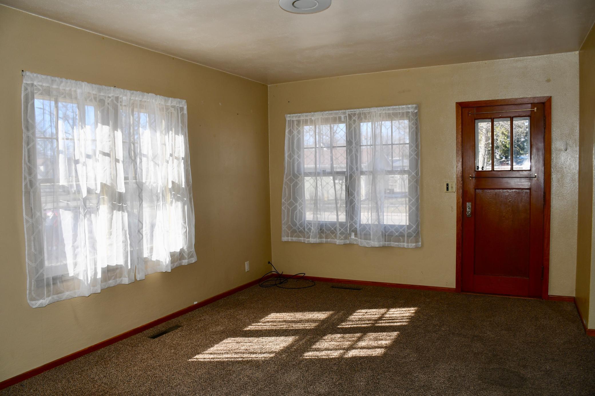 216 6th Street W