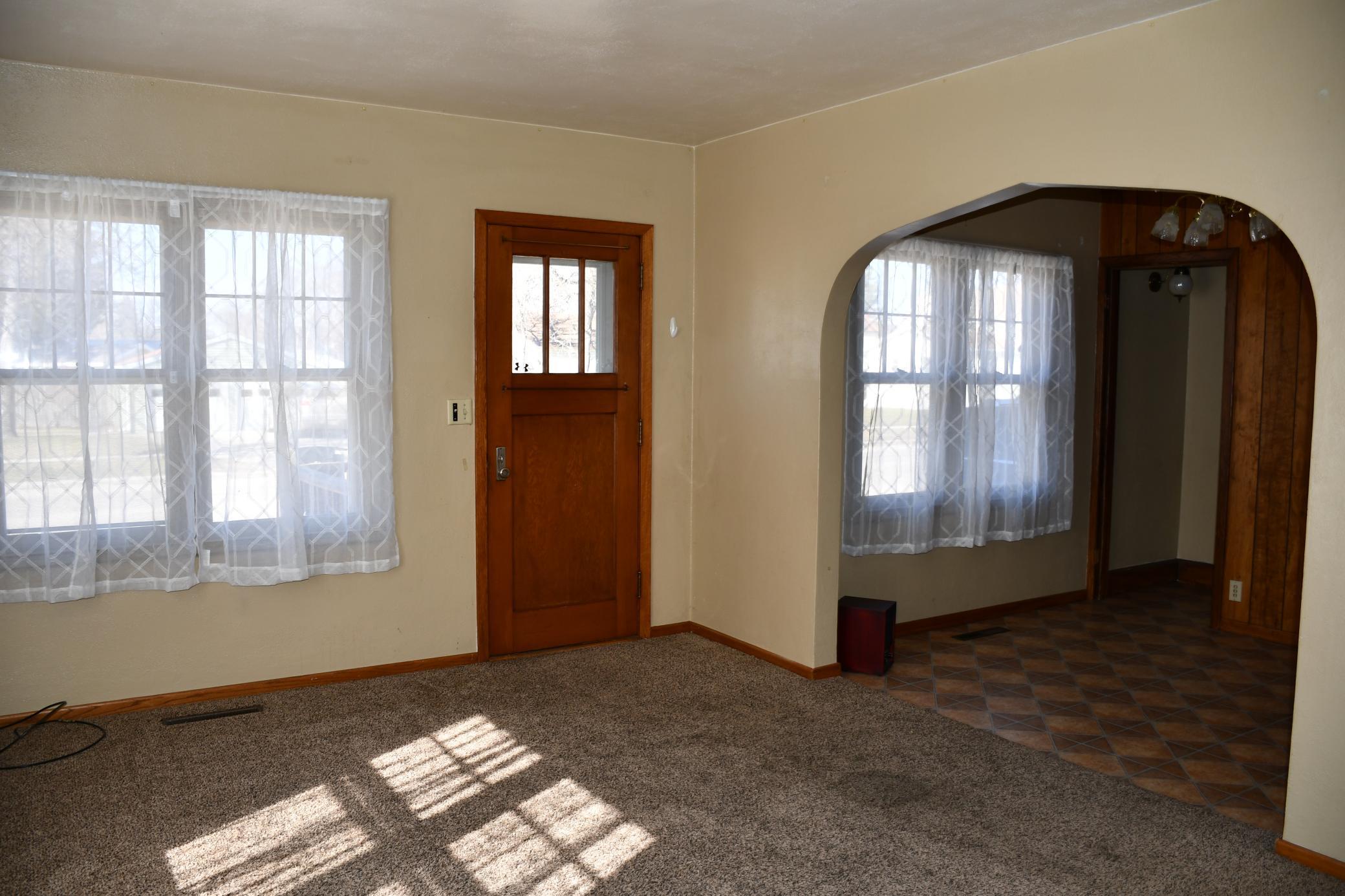 216 6th Street W