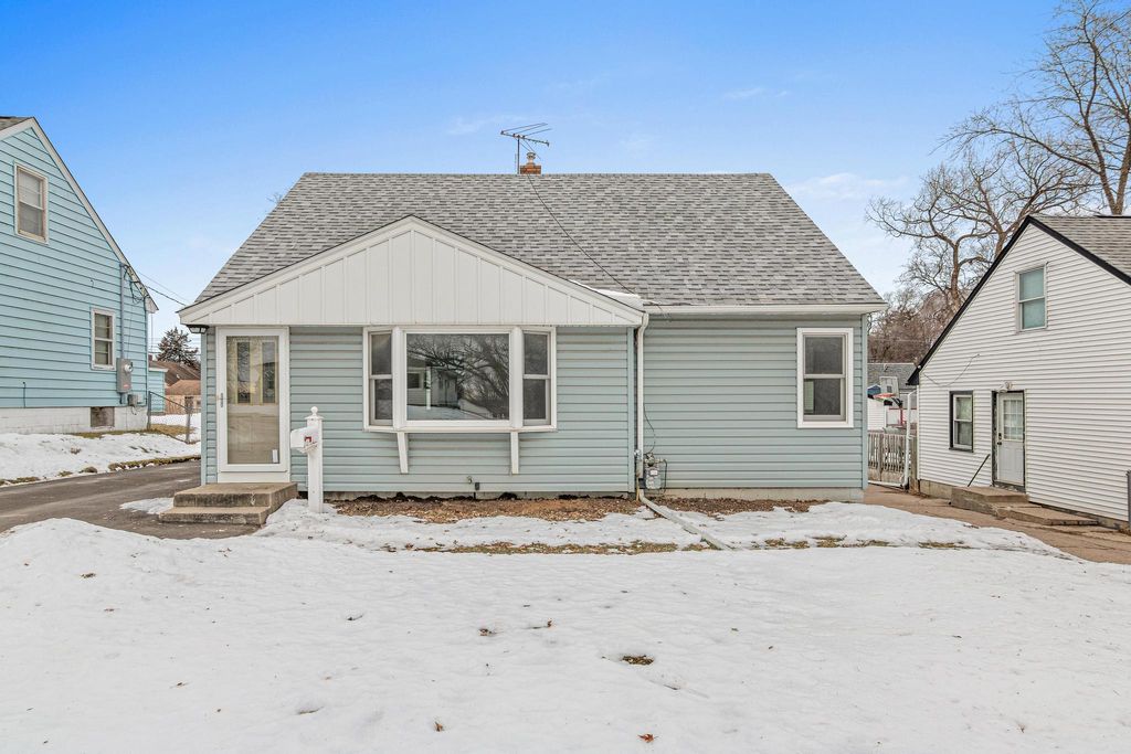 Photo of 338 12th Avenue S, South Saint Paul, MN 55075 (MLS # 7008538)