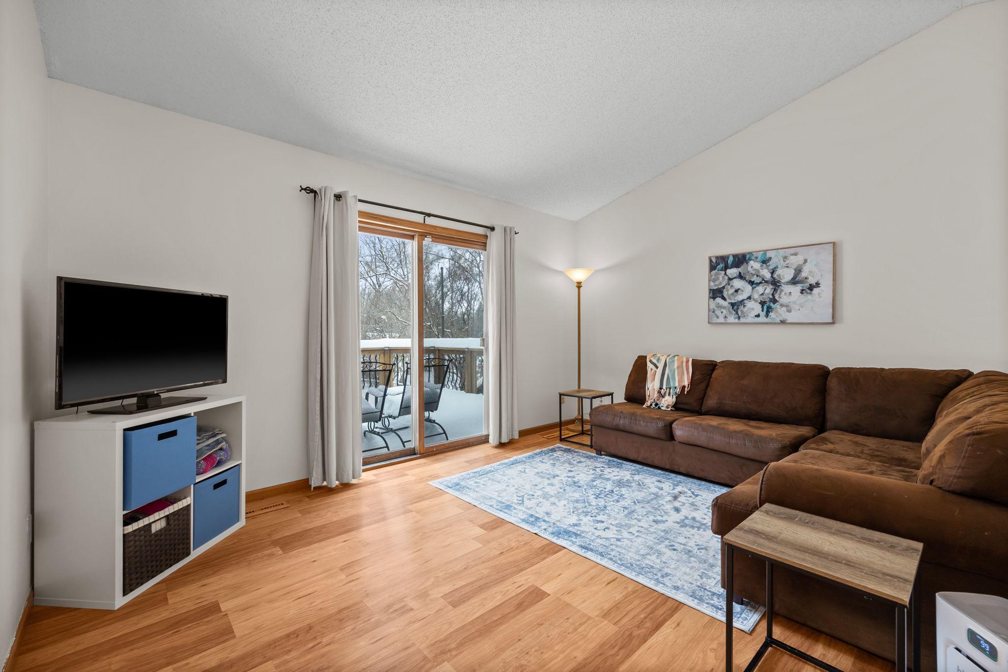 1999 Clarence Street