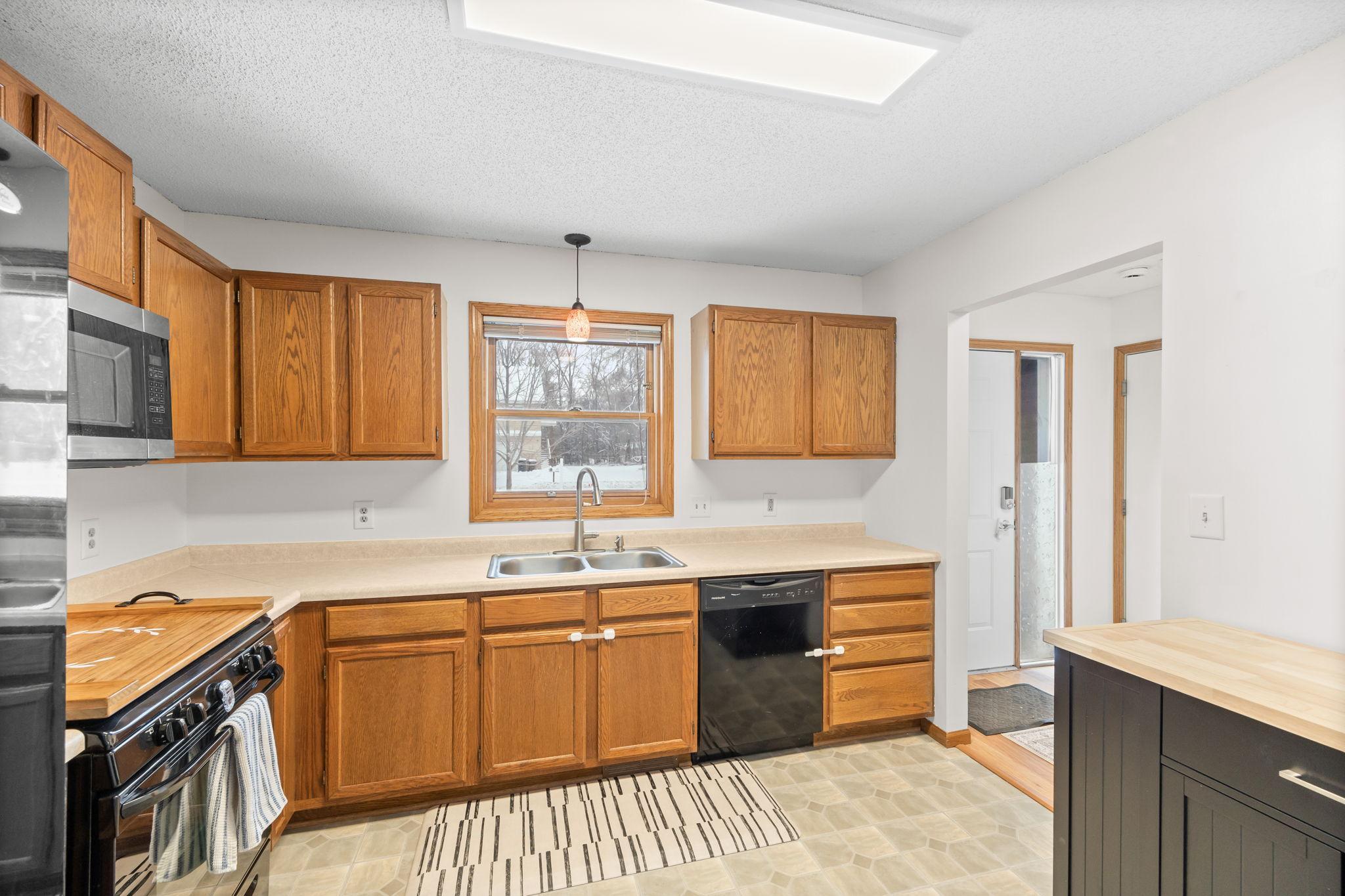 1999 Clarence Street