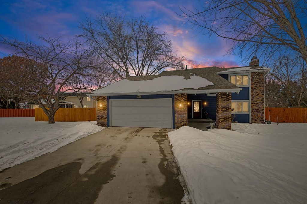 Photo of 8046 Erie Spur, Chanhassen, MN 55317 (MLS # 7014724)