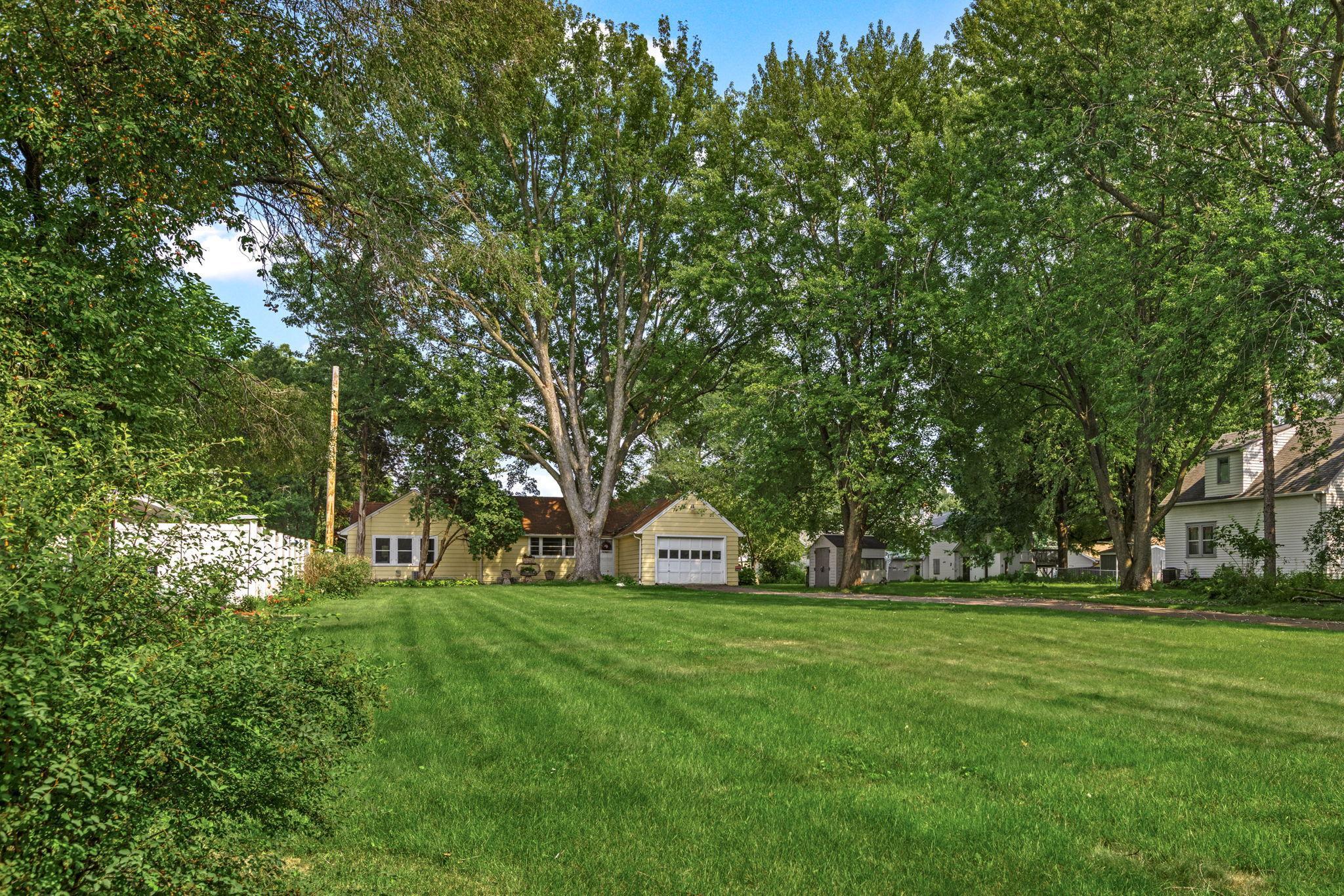 2816 Oxford Street N