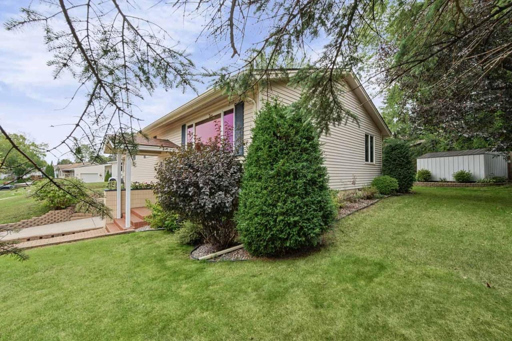 Photo of 407 Mesabi Drive, Hibbing, MN 55746 (MLS # 7147280)