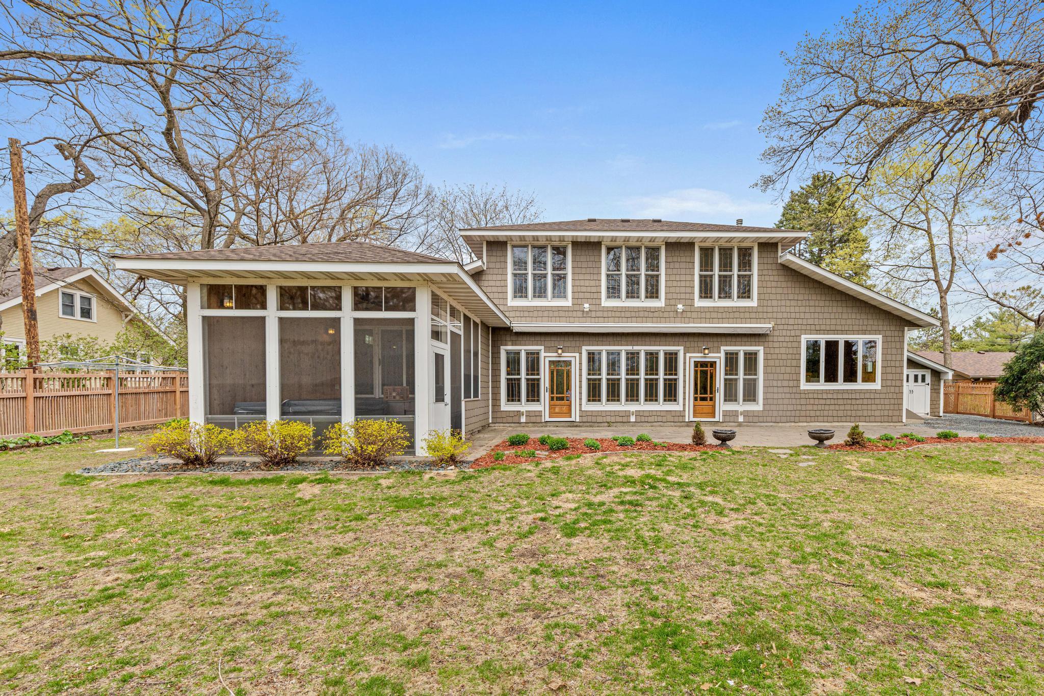 636 County Road B E