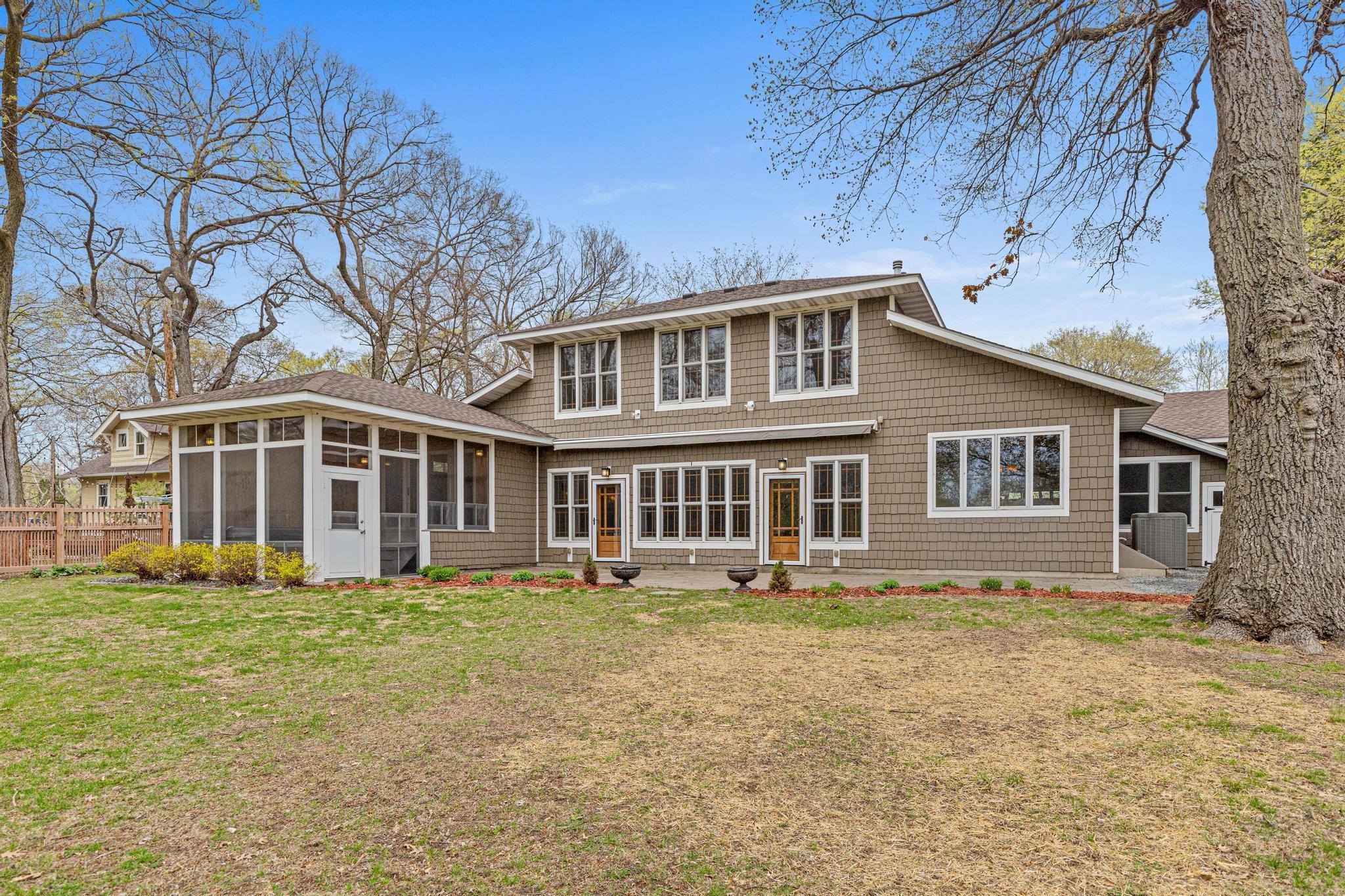 636 County Road B E