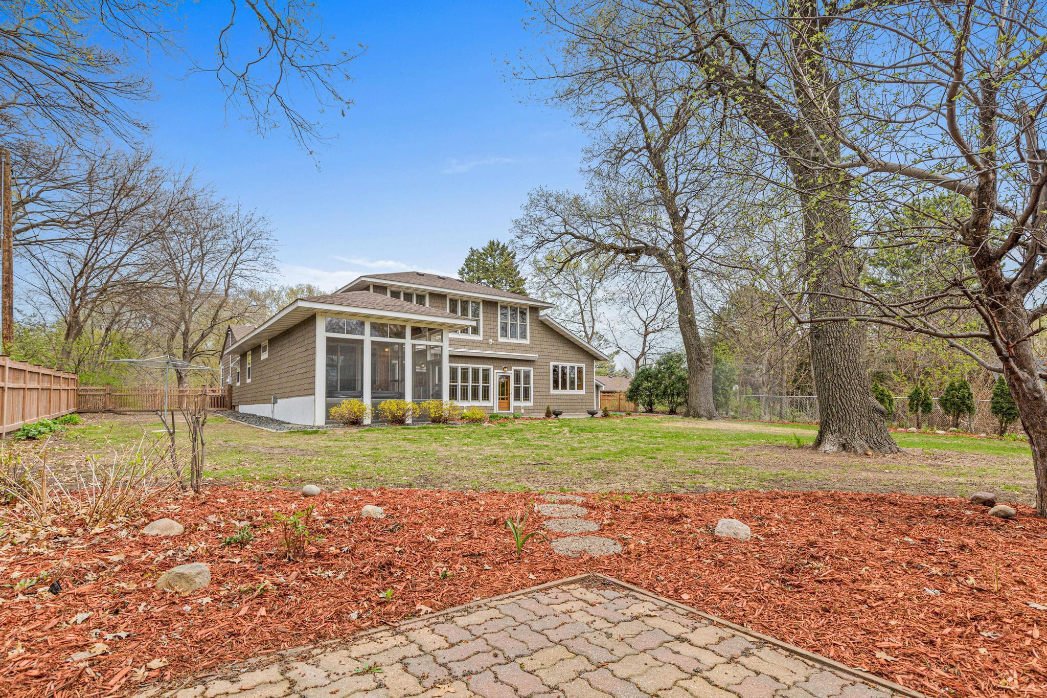 636 County Road B E