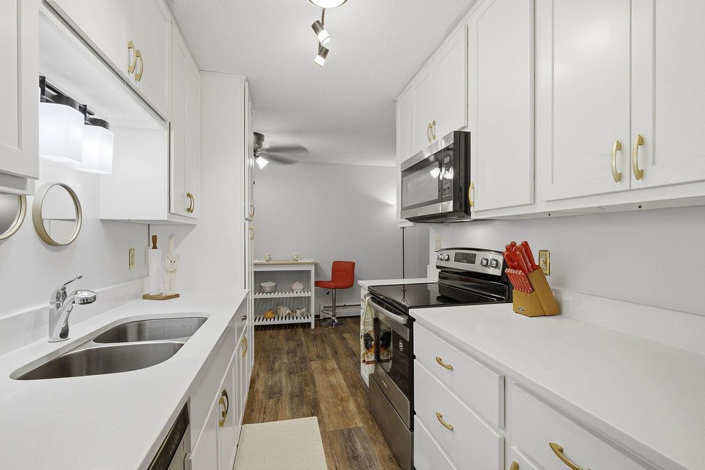 Photo of 255 Westview Drive #308, West Saint Paul, MN 55118 (MLS # 7100222)