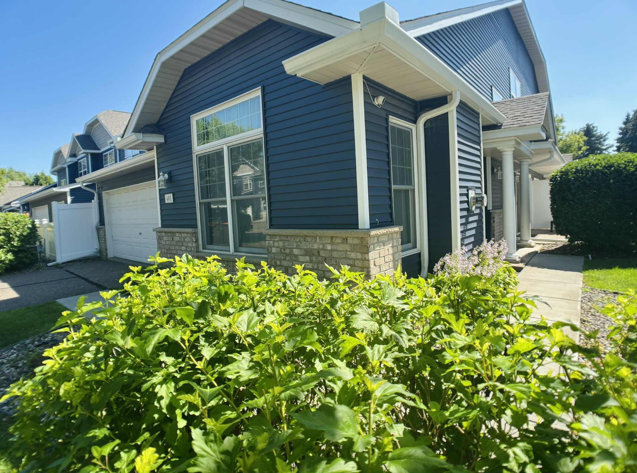 401 Hickory Lane N