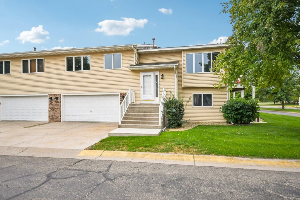 Photo of 178 Sieben Crest Lane, Hastings, MN 55033 (MLS # 7142391)