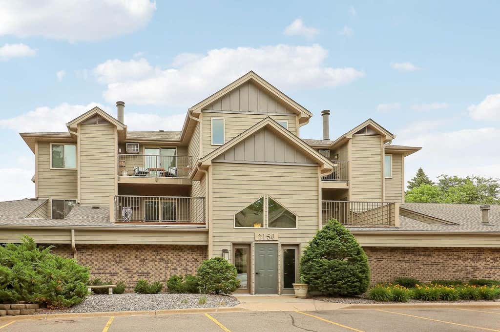 Photo of 2150 Ridge Drive #14, Saint Louis Park, MN 55416 (MLS # 7088327)