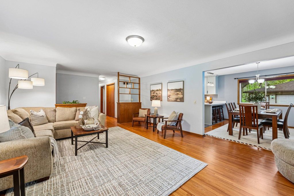 Photo of 1866 Sterling Avenue N, Maplewood, MN 55109 (MLS # 7087342)