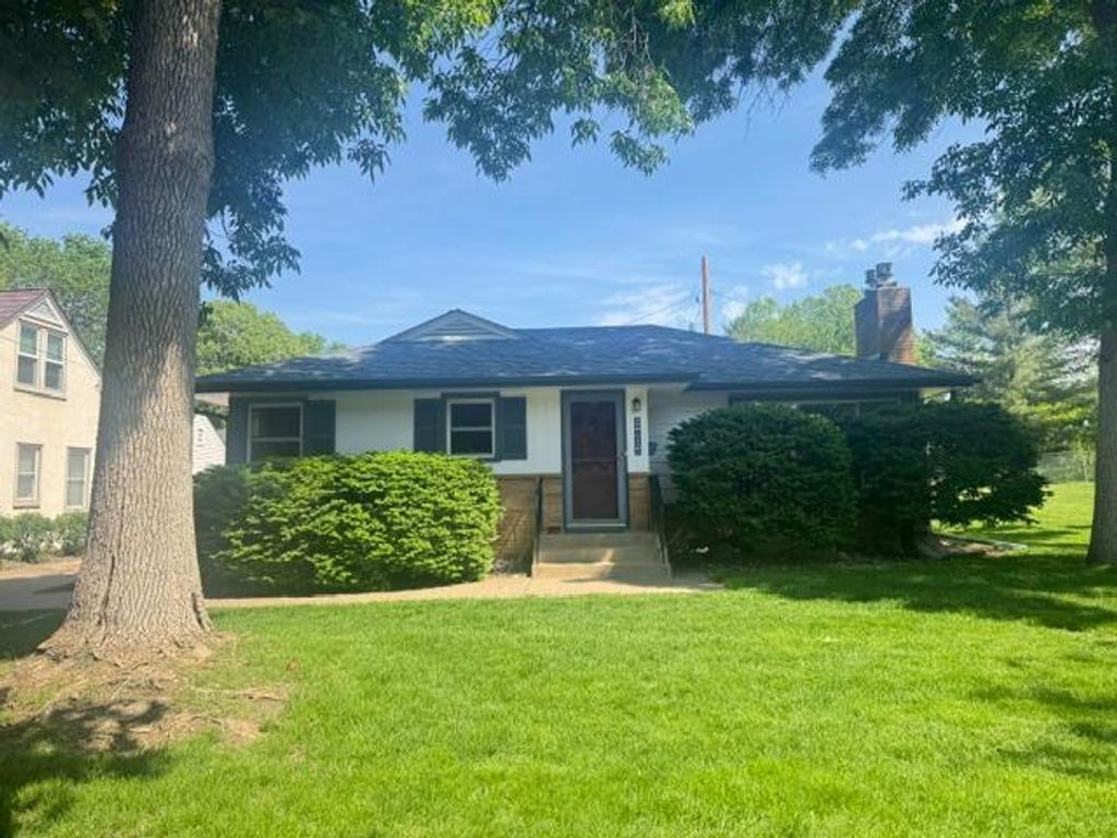 Photo of 2717 30th Avenue NE, Saint Anthony, MN 55418 (MLS # 7056729)