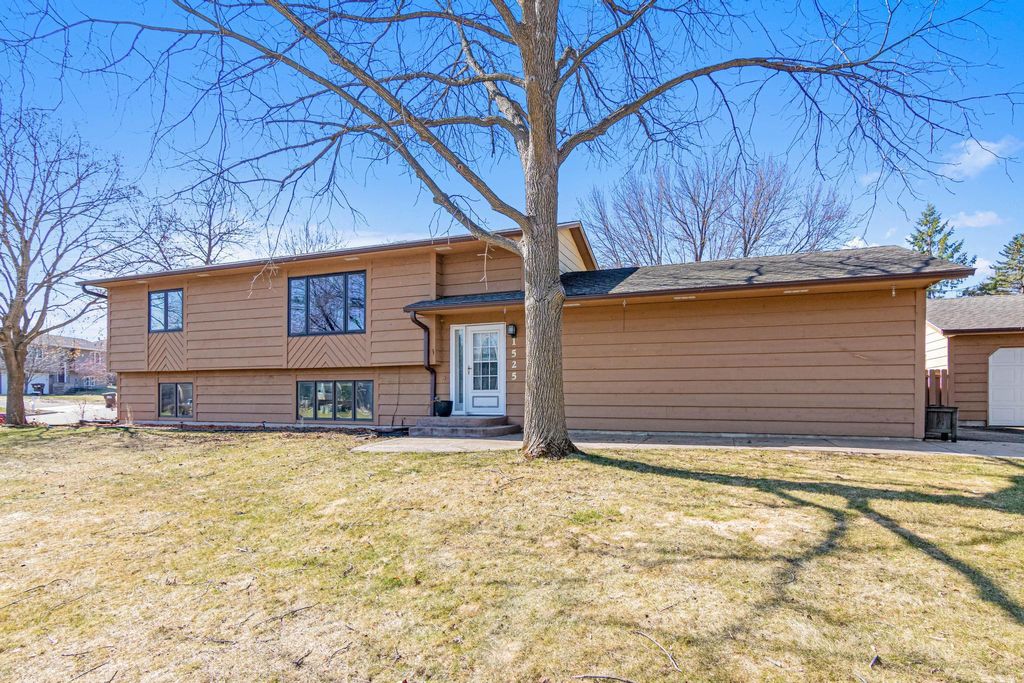 Photo of 1525 Tierney Drive, Hastings, MN 55033 (MLS # 7027835)