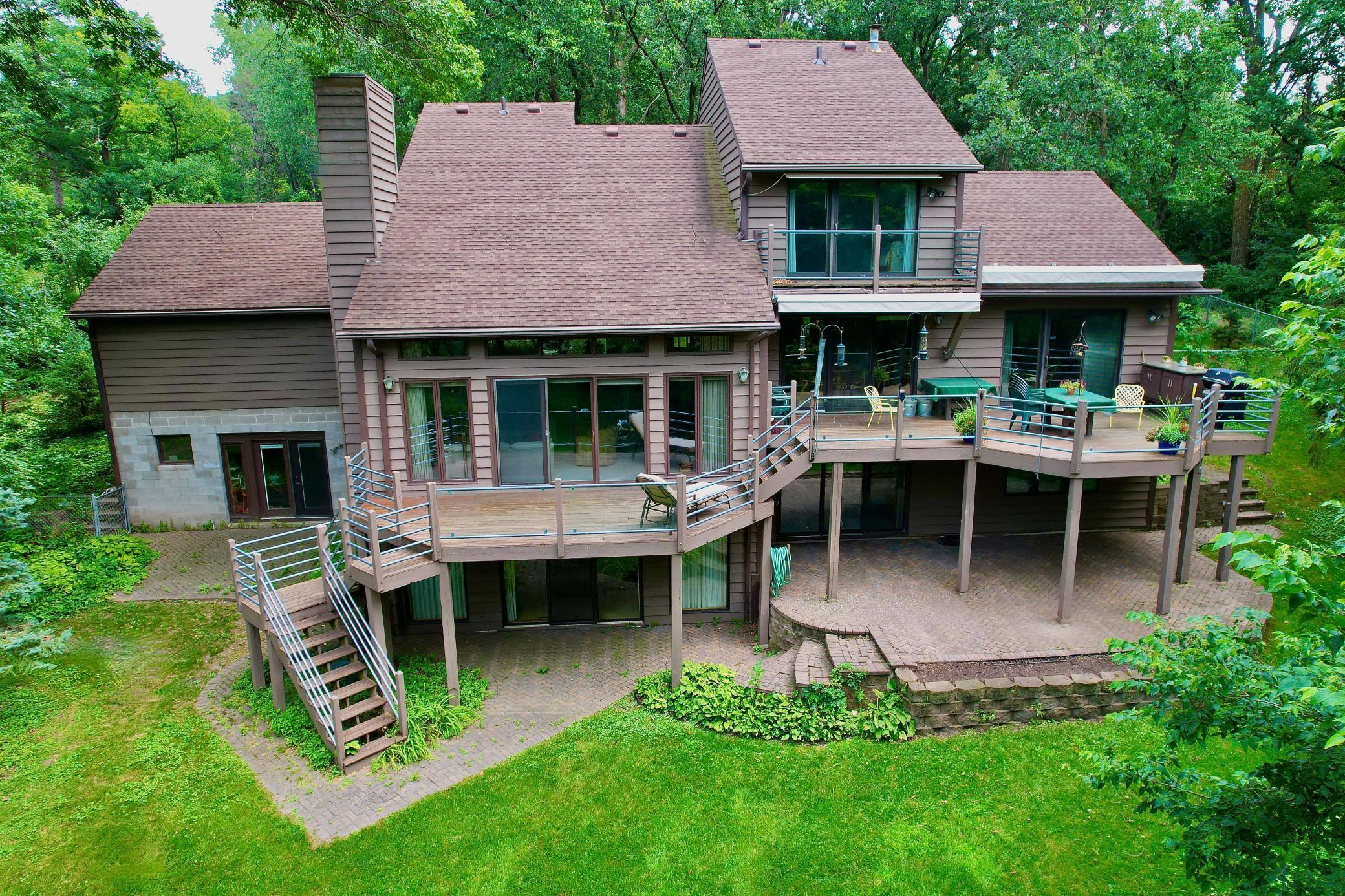 8910 Southwood Drive
